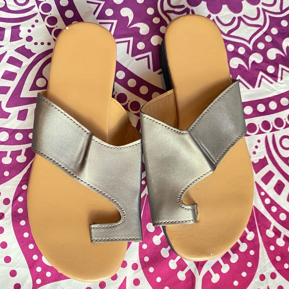 NWOT Bunion correcting Sandals